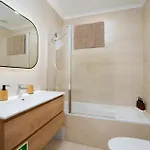Casa Catarina, Town Center بيت للعطل مونكاراباشو