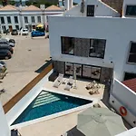 Casa Catarina, Town Center * مونكاراباشو